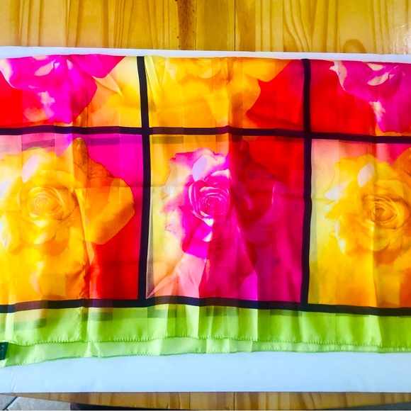 Art of the Scarf Tie Rack Scarf /Italy /Polyester  Roses  Design  Red 34 by 36" - Picture 8 of 9